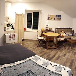 Deluxe Studio